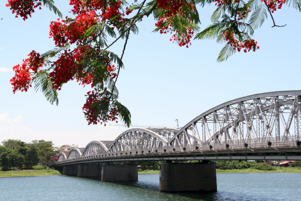 Truong Tien Bridge: An iconic historical destination in Hue